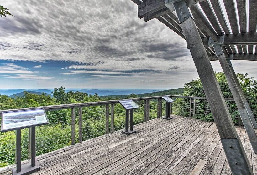 Wintergreen Resort Retreat W/ Hot Tub!