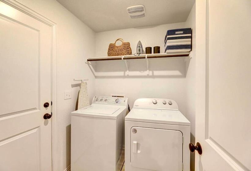 Bastrop Home W/ Yard, 28 Mi To Austin!