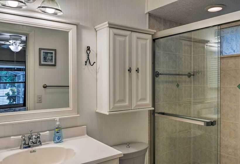 Breezy Sarasota Home W/ Private Pool Near Beach!