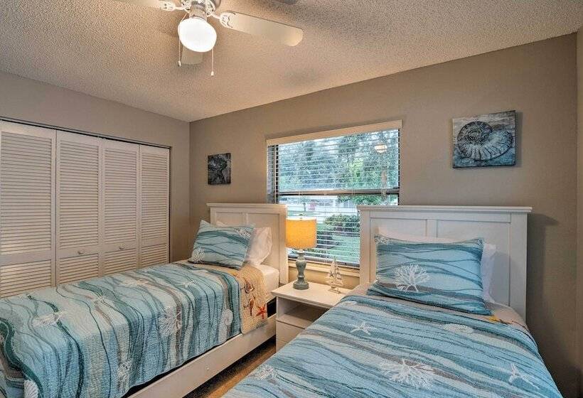 Breezy Sarasota Home W/ Private Pool Near Beach!