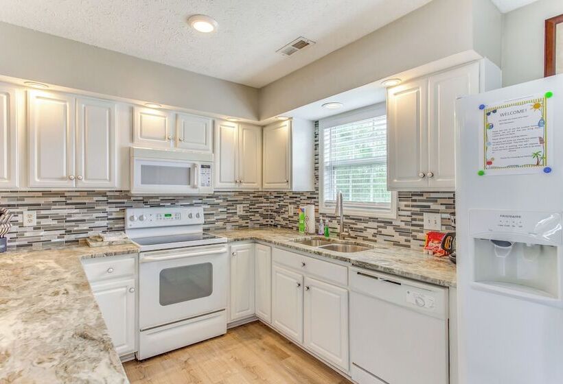 Pet Friendly Home W/ Fire Pit In Myrtle Beach