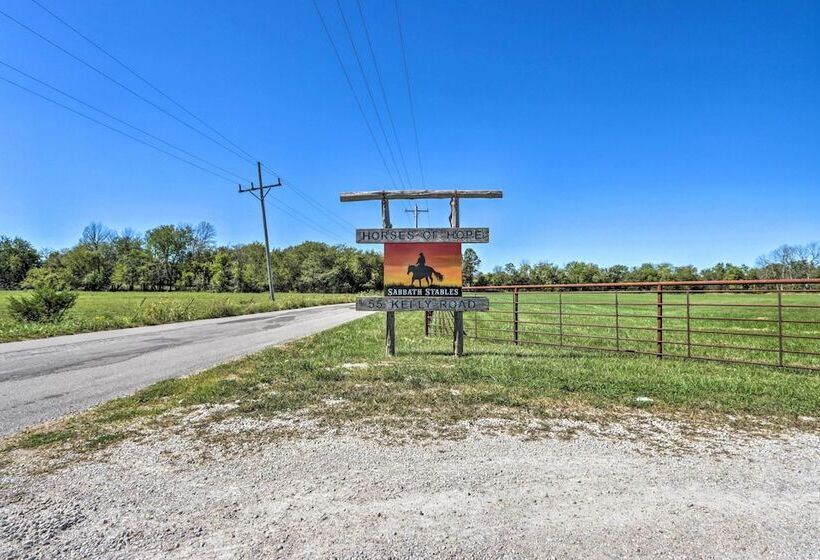 Missouri Getaway W/ Pasture Views & Patio!