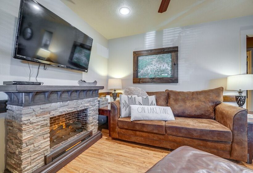 Cabin W/ Pool Access Walk To Table Rock Lake!