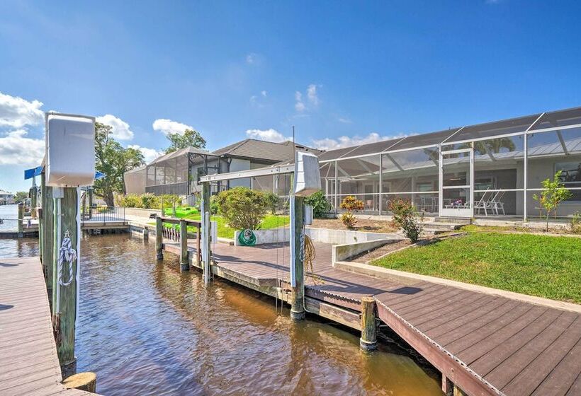 Outdoor Entertainment Oasis: Cape Coral Home