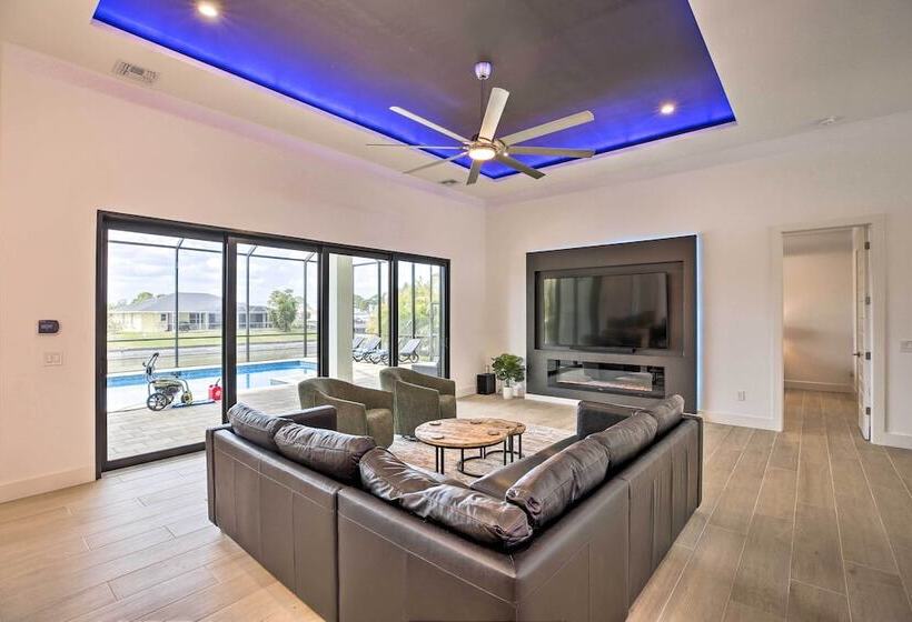 Private Pool: Canalfront Home In Cape Coral