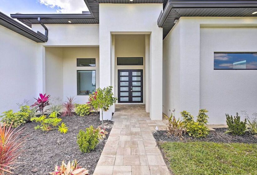 Private Pool: Canalfront Home In Cape Coral