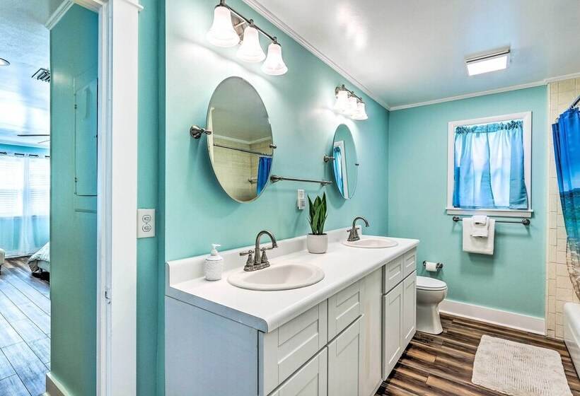 Charming Home: 2 Mi To Dtwn Defuniak Springs!