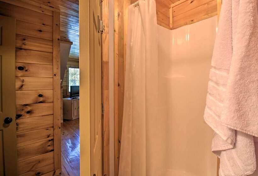 Charming Lake Hartwell Retreat W/ Gas Grill