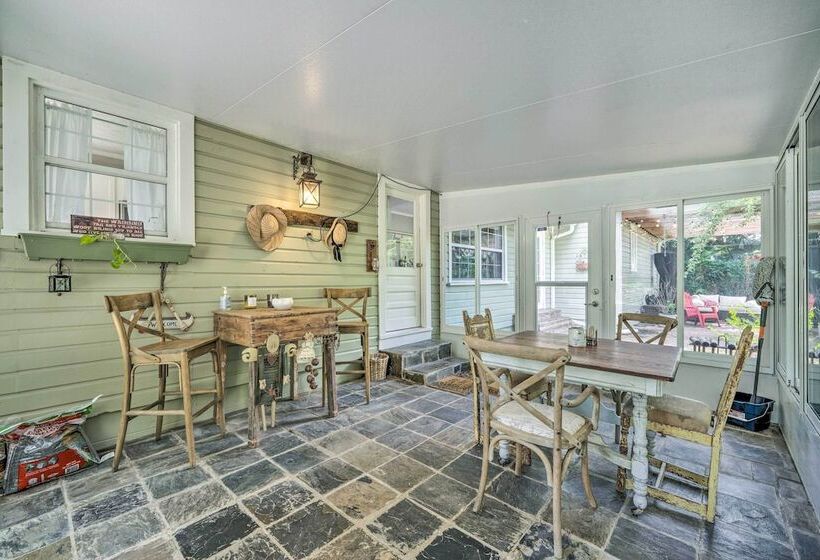 Charming Mt Dora Home W/ Shared Patio & Yard!