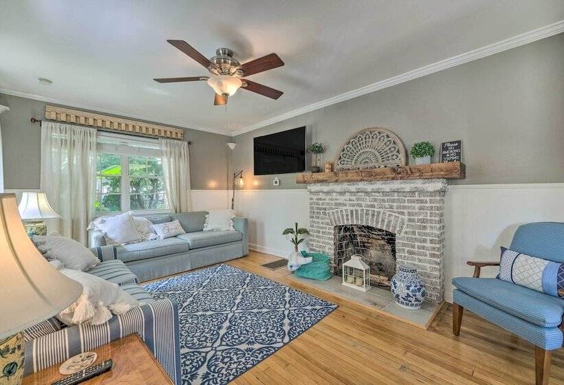 Charming Mt Dora Home W/ Shared Patio & Yard!