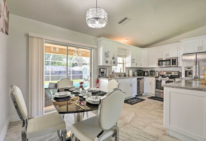 Charming N Fort Meyers Retreat: Pool & Lanai!