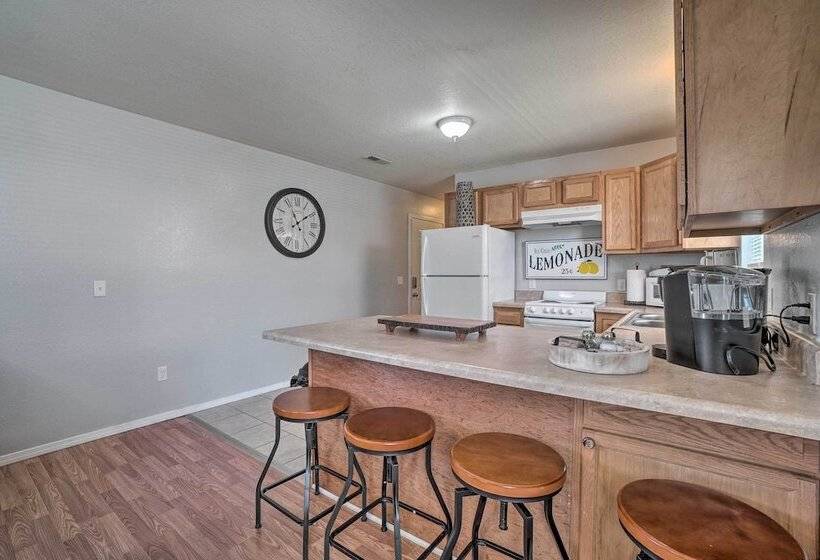 Charming One Level Home W/ Deck, Walk To Dtwn