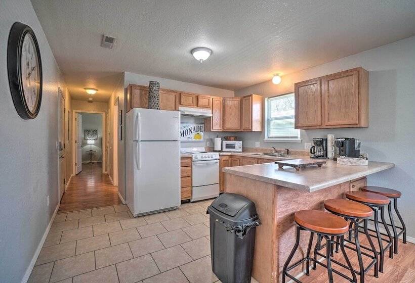 Charming One Level Home W/ Deck, Walk To Dtwn