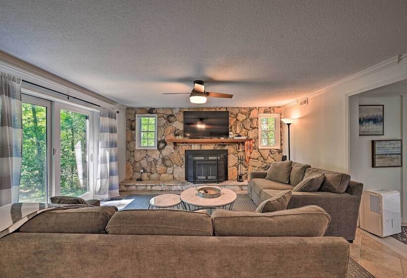 Chic House W/ Private Dock On Lake Hartwell!