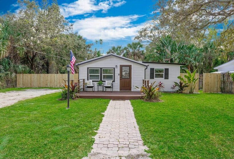 4 Mi To Dtwn: Jensen Beach Cottage