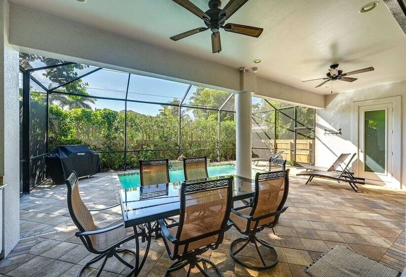 Chic Naples Retreat W/ Private Heated Pool & Lanai