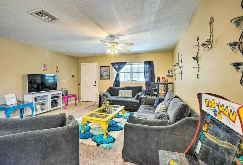 Colorful Clearwater Home ~ 5 Mi To The Beach!