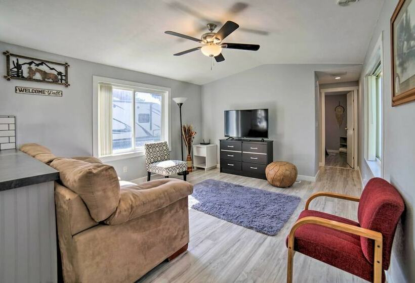Cozy Ashton Abode W/ Yard   Near Park & Pool!