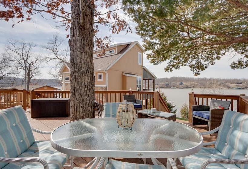 Cozy Camdenton Cottage W/ Deck + Boat Dock Access!