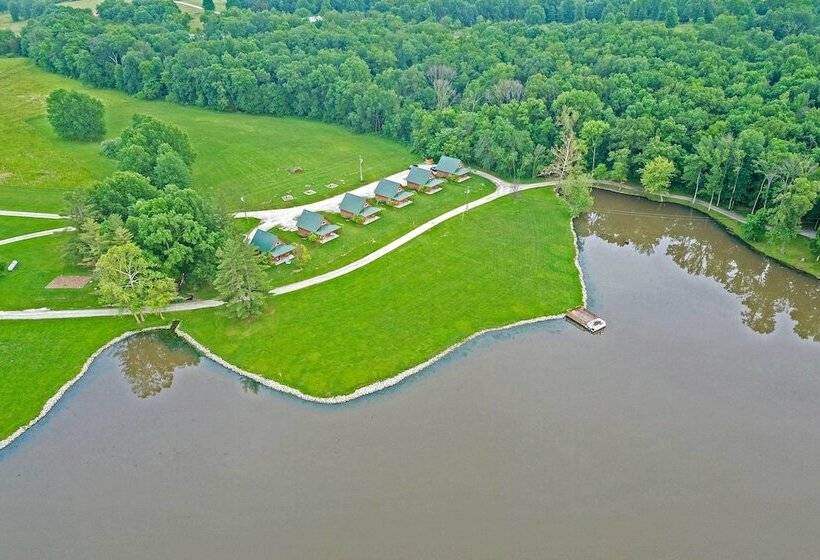 Cozy Columbia Cabin W/ Shared Lake Dock!