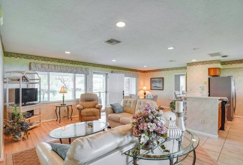 Cozy Frostproof Escape W/ Private Hot Tub!