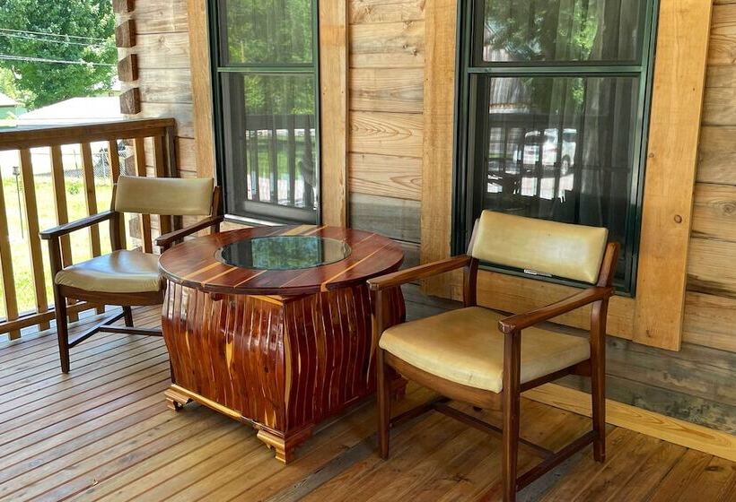 Cozy Hollister Cabin: Perfect For Families!