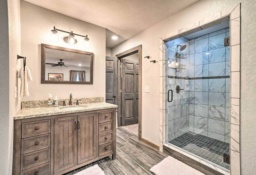 Cozy Hollister Cabin: Perfect For Families!