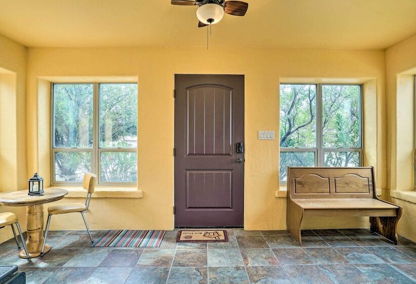 Cozy Las Cruces Gem: Fire Pit, Patio & Views!