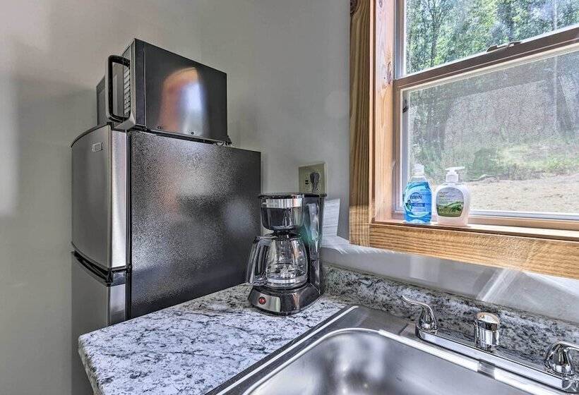 Creekside Cabin Retreat W/ Community Fire Pit