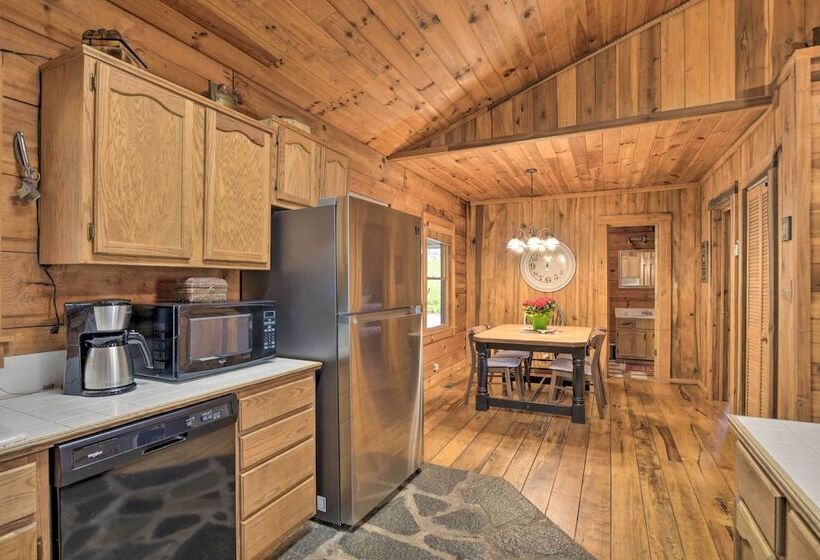 Creekside Marietta Cabin Retreat W/ Fire Pit!