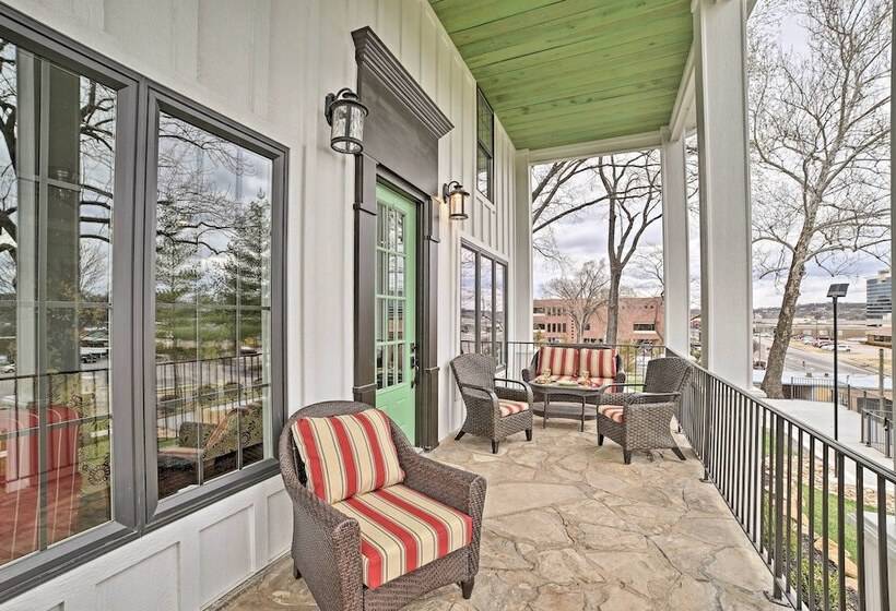 Downtown Branson Home W/ Pool Near The Landing!