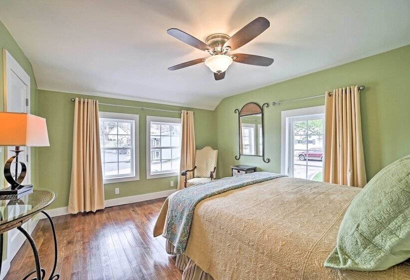 Downtown Branson Home W/ Pool Near The Landing!