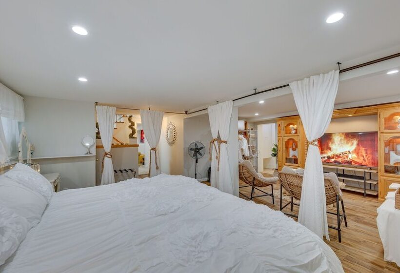 Dreams Of Paradise  Luxury Home W/ Pool!