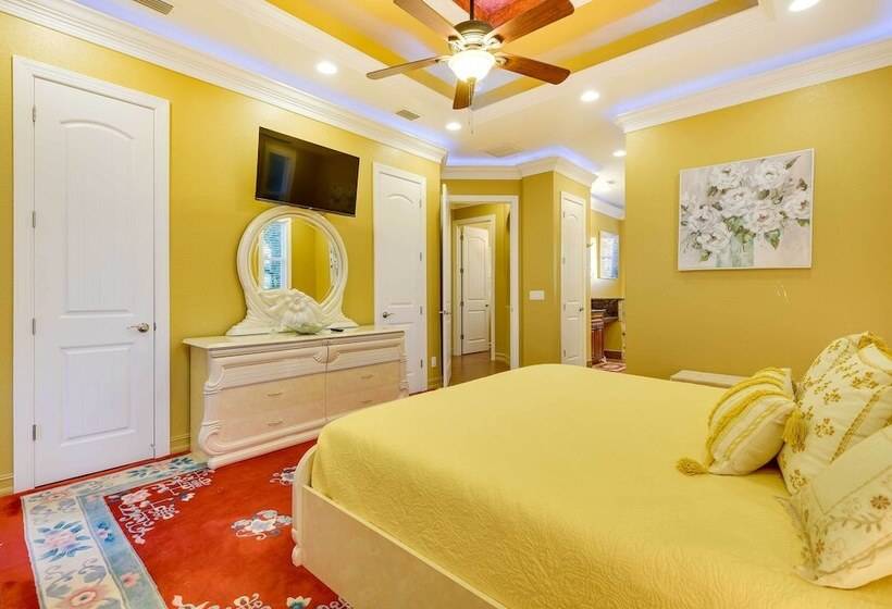 Elegant Venice Home W/ View Walk To Beach!