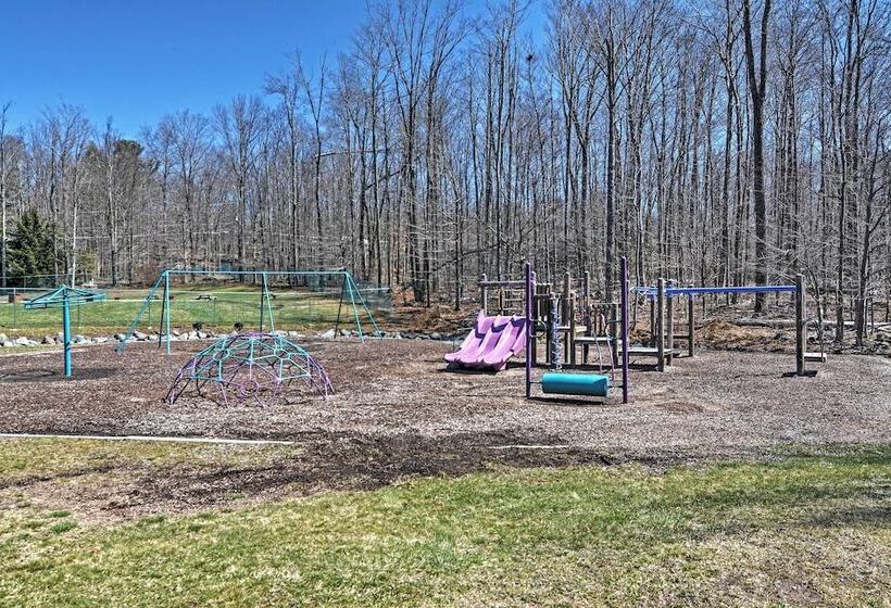 Deck & Resort Amenities: Arrowhead Lake Home!