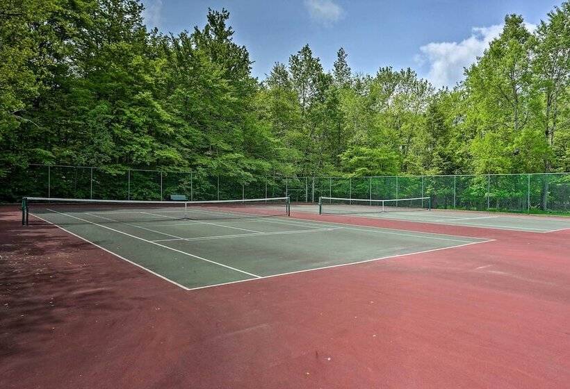 Deck & Resort Amenities: Arrowhead Lake Home!
