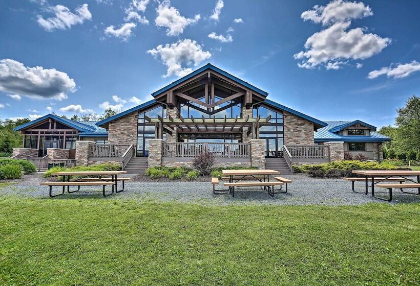 Deck & Resort Amenities: Arrowhead Lake Home!