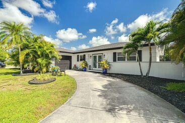 Fort Myers Bungalow 12 Miles To The Beach!