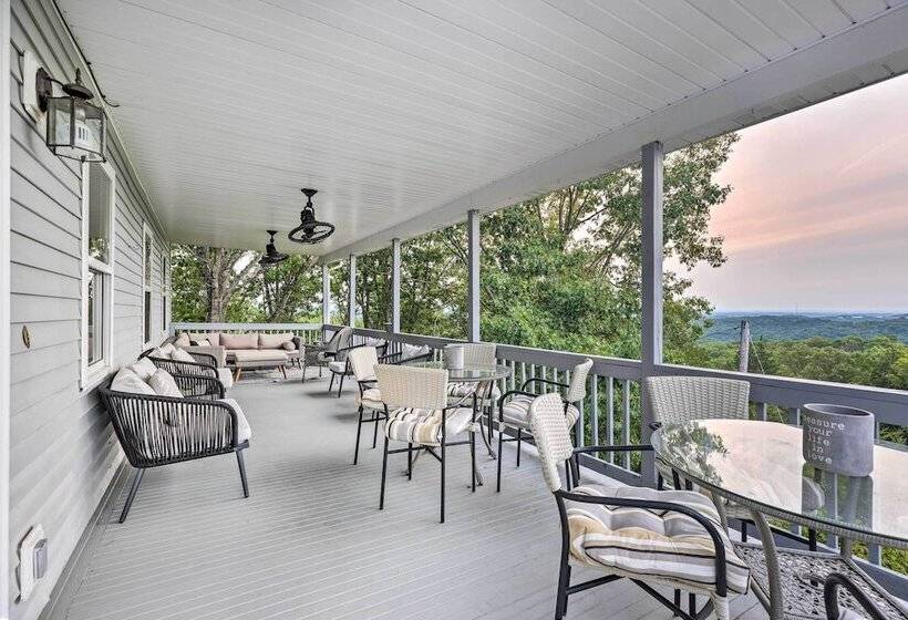 Hilltop Hideaway  Branson Home W/ Trampoline!