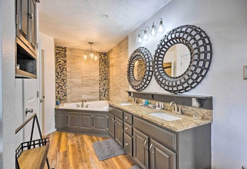 Hilltop Hideaway  Branson Home W/ Trampoline!