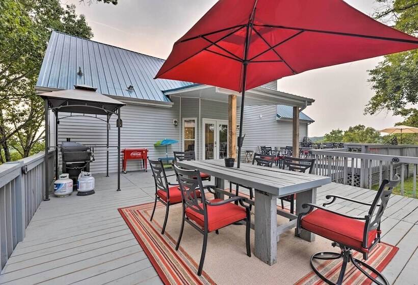 Hilltop Hideaway  Branson Home W/ Trampoline!