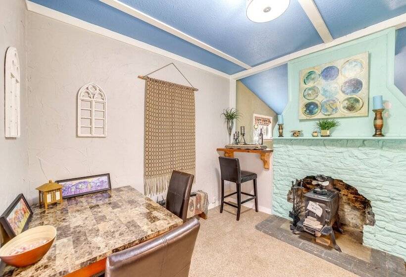 Historic Cabin W/ Yard: 1 Mi To Lake Spavinaw!
