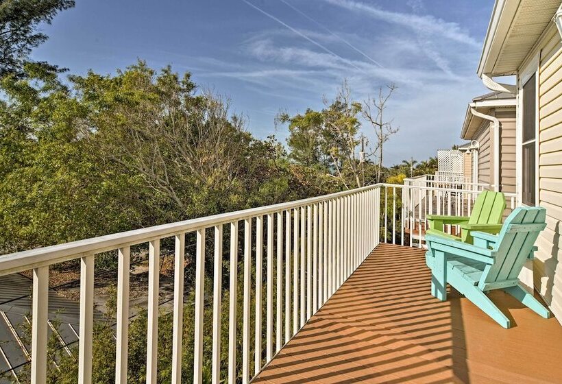 Holmes Beach Home: Pool, Hot Tub, Walk To Beach!