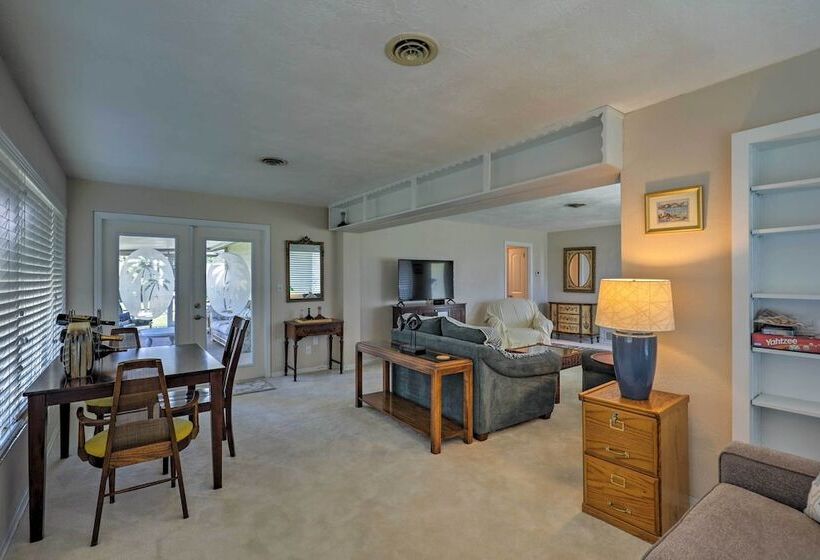 Ormond Beach Home: Screened Porch, Walk To Beach!