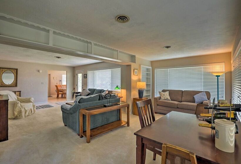 Ormond Beach Home: Screened Porch, Walk To Beach!