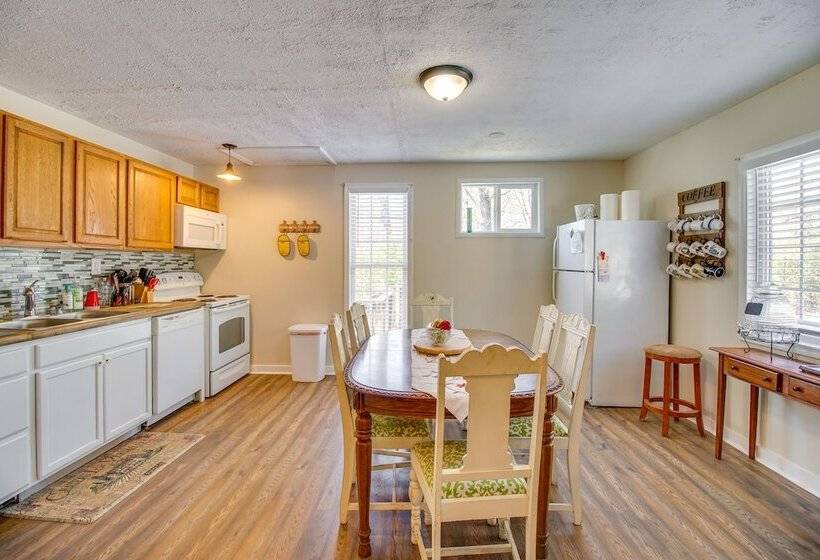 Homey Luray Cabin W/ Fire Pit & Deck!