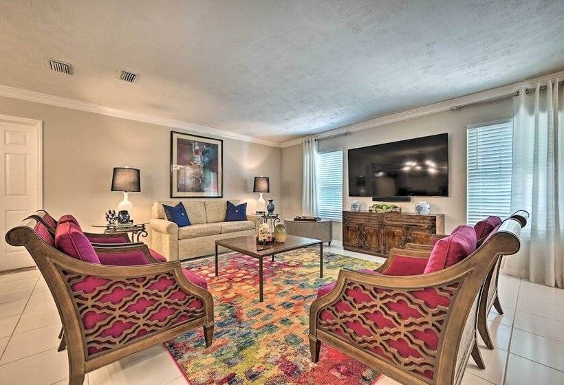 Huge Lutz Family Retreat W/ Game Room & Pool!