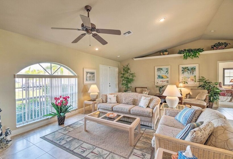 6 Mi To Waterpark: Tropical Home In Cape Coral