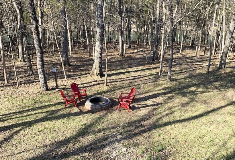Idyllic Table Rock Lake Cabin W/ Fire Pit!
