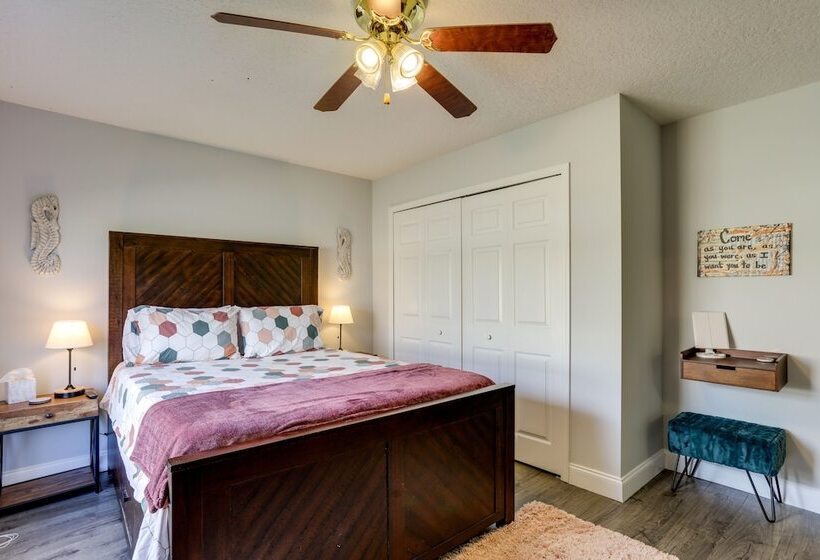 Inviting Jensen Beach Home W/ Screened In Patio!